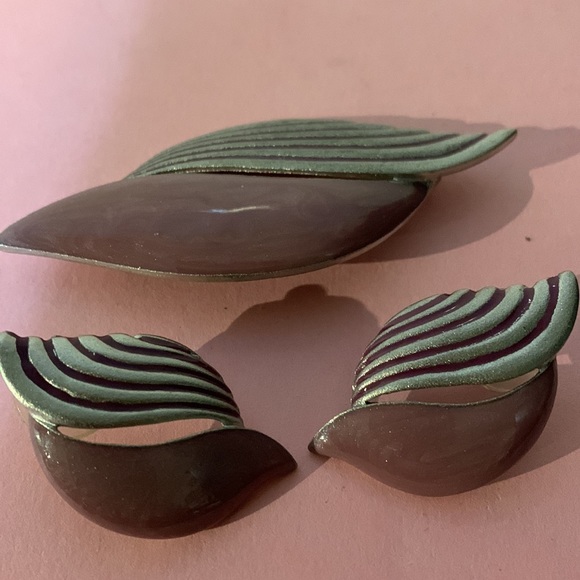 Beautiful brooch earrings set - Picture 3 of 4